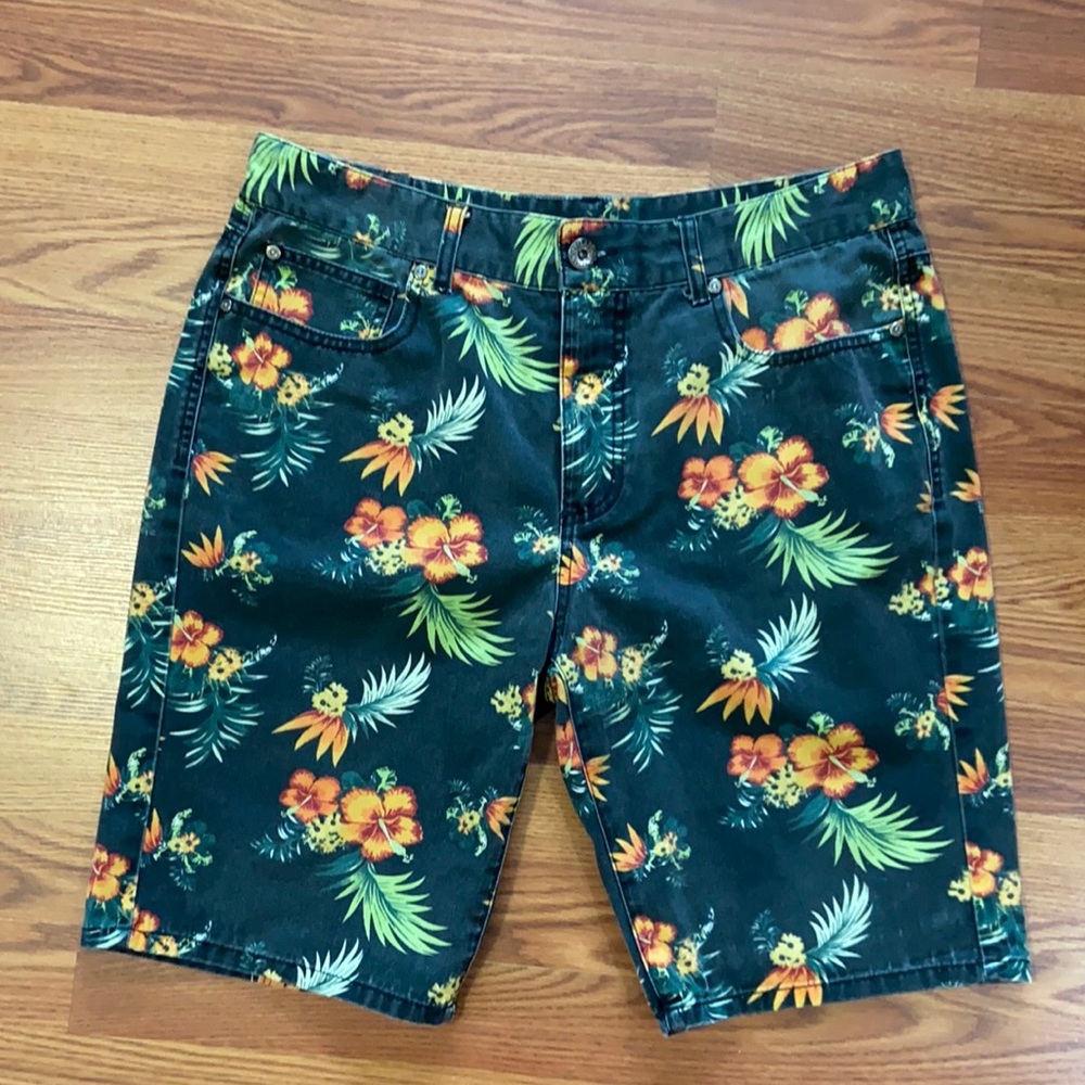 Men’s Hawaiian style shorts